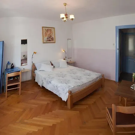 Dalmatian House Gostinjska kuća 3*