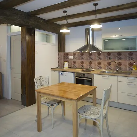 Πανσιόν Dalmatian House 3*